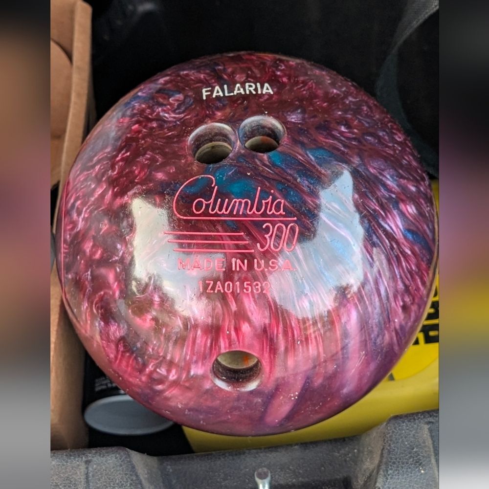 VTG Columbia 300 Bowling Ball 13Lbs White Dot Dark Red Swirl